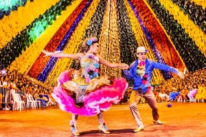home-e-mulher-dancando-caruaru